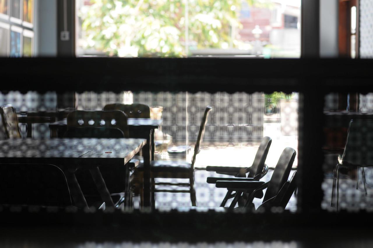 Raining Outside Hostel Bangkok Exterior photo