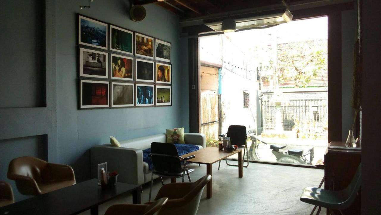 Raining Outside Hostel Bangkok Exterior photo