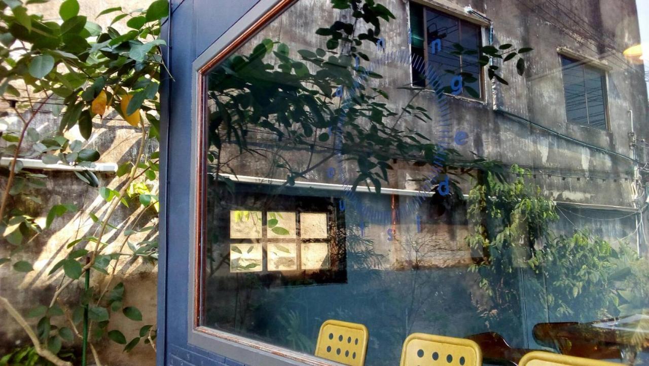 Raining Outside Hostel Bangkok Exterior photo