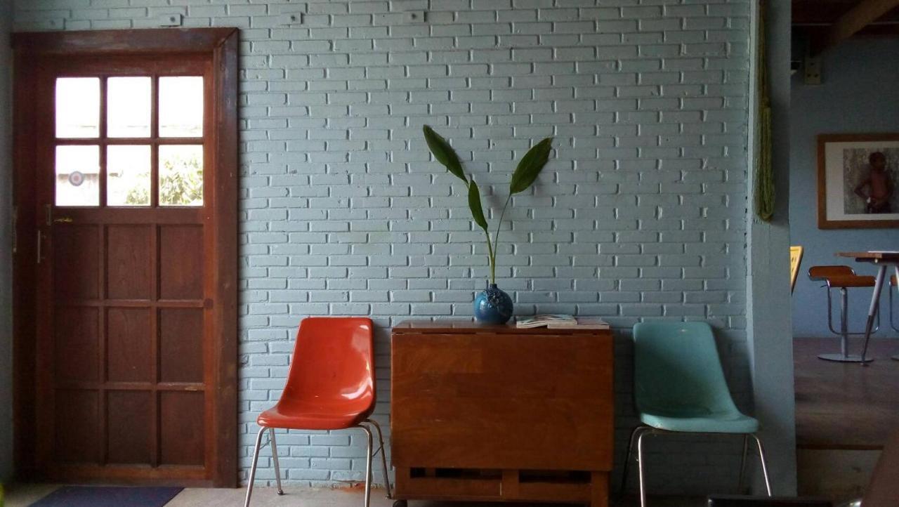Raining Outside Hostel Bangkok Exterior photo